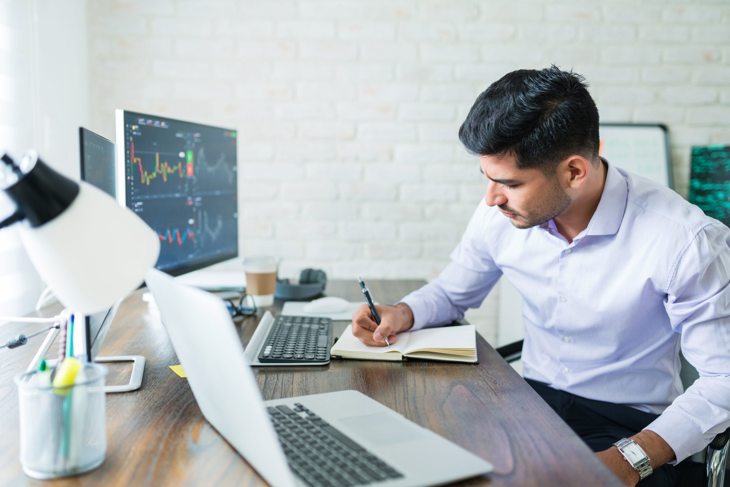 Attractive,Young,Male,Stock,Broker,Making,Notes,In,Diary,While